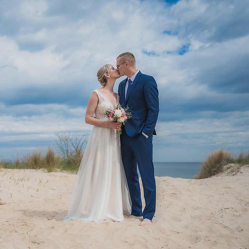 Hochzeitsfoto in den Dünen auf Usedom